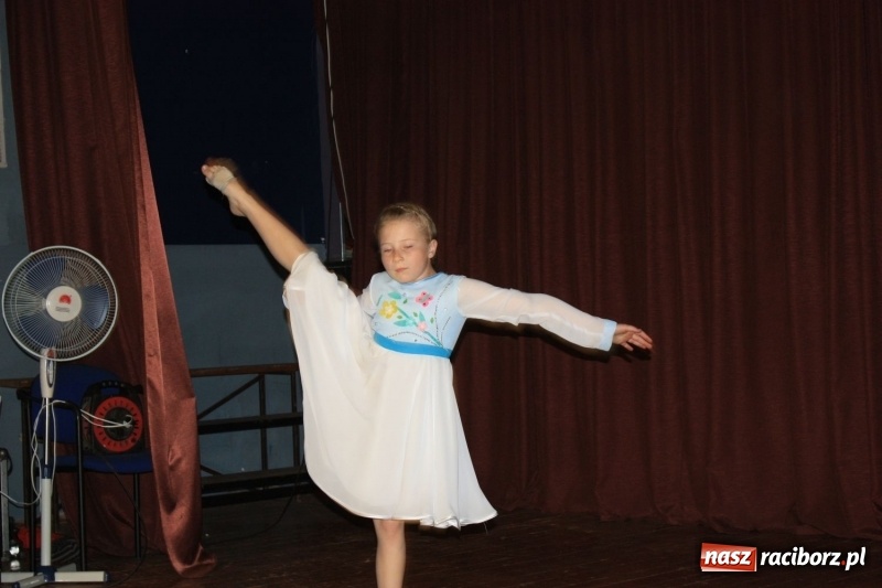 Zdjęcie w galerii na portalu naszraciborz.pl: Najmłodsi artyści z gminy Krzanowice mieli dziś swój festiwal wiadomości z regionu