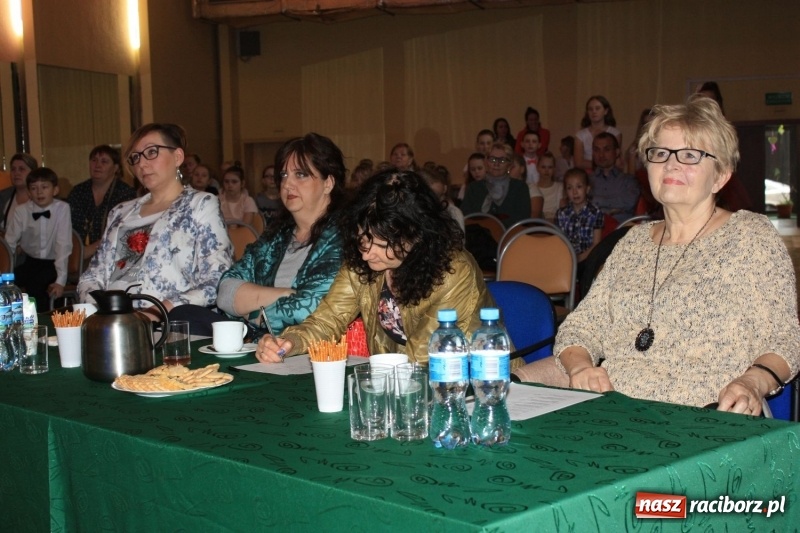 Zdjęcie w galerii na portalu naszraciborz.pl: Najmłodsi artyści z gminy Krzanowice mieli dziś swój festiwal wiadomości z regionu