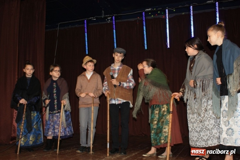 Zdjęcie w galerii na portalu naszraciborz.pl: Najmłodsi artyści z gminy Krzanowice mieli dziś swój festiwal wiadomości z regionu