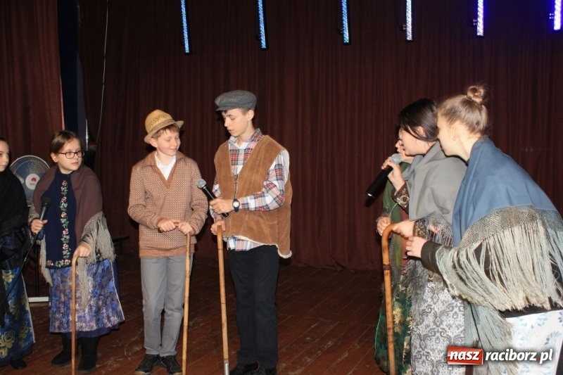 Zdjęcie w galerii na portalu naszraciborz.pl: Najmłodsi artyści z gminy Krzanowice mieli dziś swój festiwal wiadomości z regionu