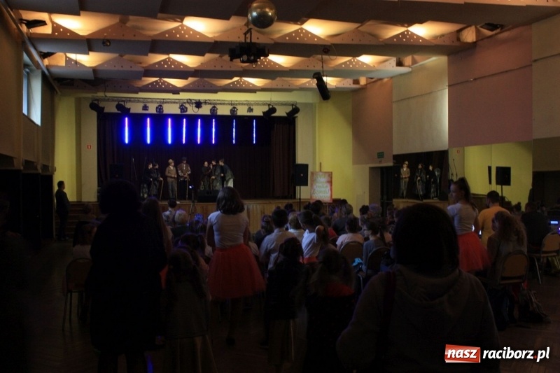 Zdjęcie w galerii na portalu naszraciborz.pl: Najmłodsi artyści z gminy Krzanowice mieli dziś swój festiwal wiadomości z regionu