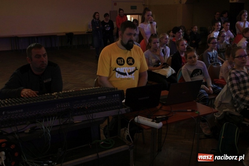 Zdjęcie w galerii na portalu naszraciborz.pl: Najmłodsi artyści z gminy Krzanowice mieli dziś swój festiwal wiadomości z regionu