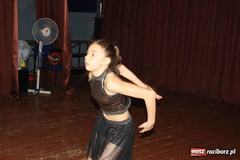 Zdjęcie w galerii na portalu naszraciborz.pl: Najmłodsi artyści z gminy Krzanowice mieli dziś swój festiwal wiadomości z regionu