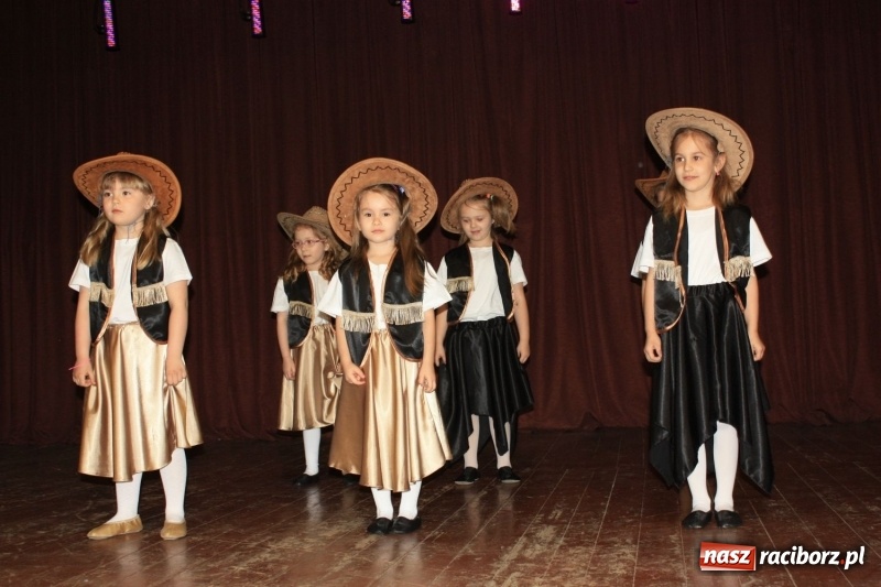 Zdjęcie w galerii na portalu naszraciborz.pl: Najmłodsi artyści z gminy Krzanowice mieli dziś swój festiwal wiadomości z regionu