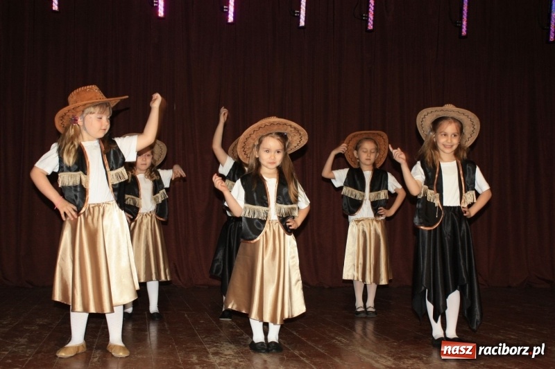 Zdjęcie w galerii na portalu naszraciborz.pl: Najmłodsi artyści z gminy Krzanowice mieli dziś swój festiwal wiadomości z regionu