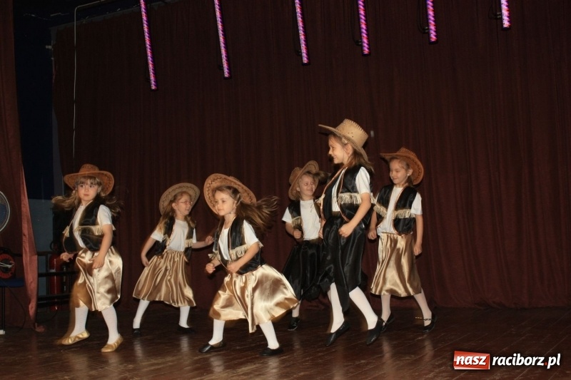 Zdjęcie w galerii na portalu naszraciborz.pl: Najmłodsi artyści z gminy Krzanowice mieli dziś swój festiwal wiadomości z regionu