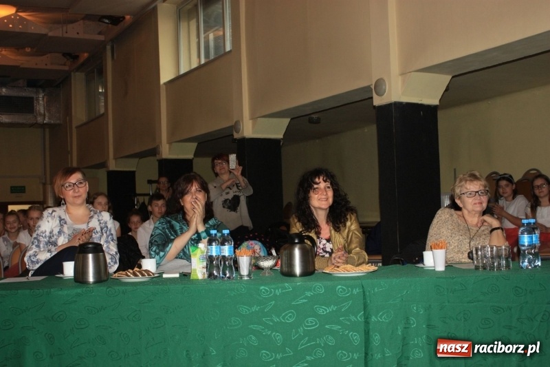 Zdjęcie w galerii na portalu naszraciborz.pl: Najmłodsi artyści z gminy Krzanowice mieli dziś swój festiwal wiadomości z regionu