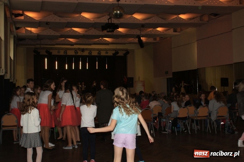 Zdjęcie w galerii na portalu naszraciborz.pl: Najmłodsi artyści z gminy Krzanowice mieli dziś swój festiwal wiadomości z regionu