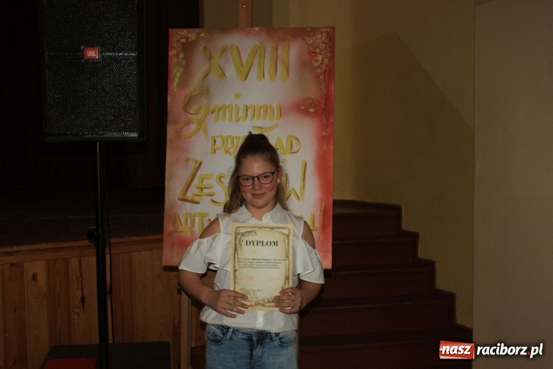 Zdjęcie w galerii na portalu naszraciborz.pl: Najmłodsi artyści z gminy Krzanowice mieli dziś swój festiwal wiadomości z regionu