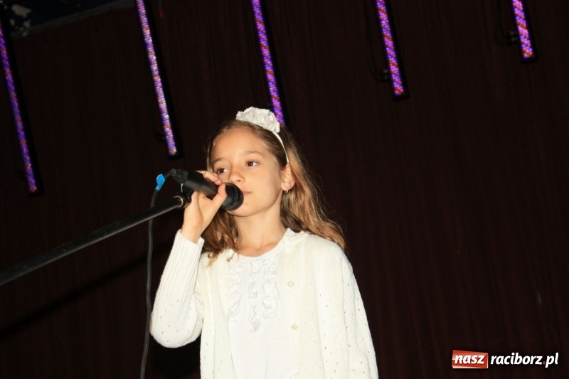 Zdjęcie w galerii na portalu naszraciborz.pl: Najmłodsi artyści z gminy Krzanowice mieli dziś swój festiwal wiadomości z regionu