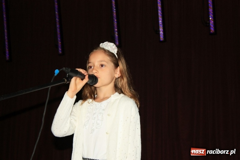 Zdjęcie w galerii na portalu naszraciborz.pl: Najmłodsi artyści z gminy Krzanowice mieli dziś swój festiwal wiadomości z regionu