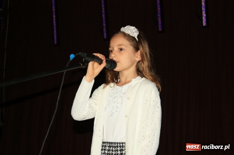 Zdjęcie w galerii na portalu naszraciborz.pl: Najmłodsi artyści z gminy Krzanowice mieli dziś swój festiwal wiadomości z regionu