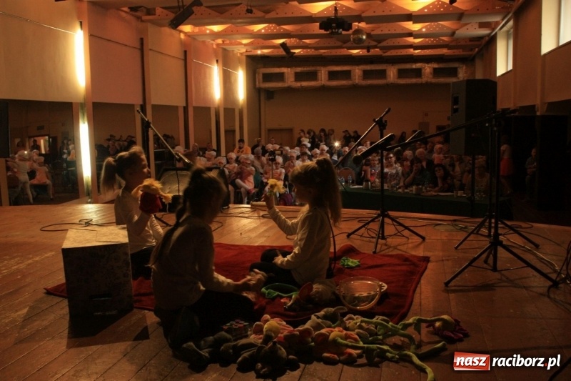 Zdjęcie w galerii na portalu naszraciborz.pl: Najmłodsi artyści z gminy Krzanowice mieli dziś swój festiwal wiadomości z regionu