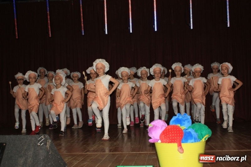 Zdjęcie w galerii na portalu naszraciborz.pl: Najmłodsi artyści z gminy Krzanowice mieli dziś swój festiwal wiadomości z regionu