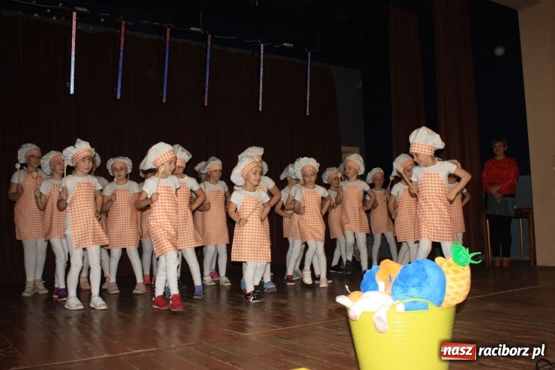 Zdjęcie w galerii na portalu naszraciborz.pl: Najmłodsi artyści z gminy Krzanowice mieli dziś swój festiwal wiadomości z regionu