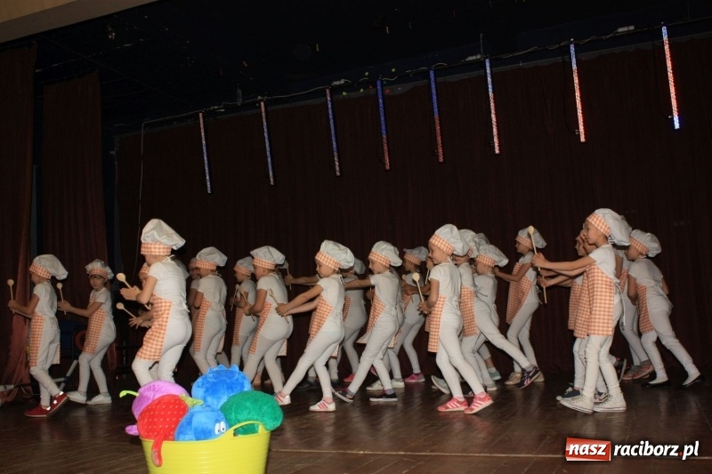 Zdjęcie w galerii na portalu naszraciborz.pl: Najmłodsi artyści z gminy Krzanowice mieli dziś swój festiwal wiadomości z regionu