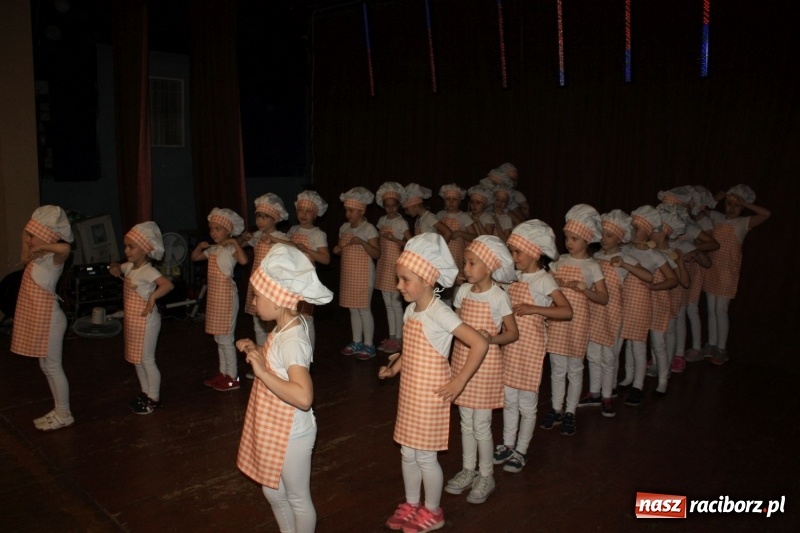 Zdjęcie w galerii na portalu naszraciborz.pl: Najmłodsi artyści z gminy Krzanowice mieli dziś swój festiwal wiadomości z regionu