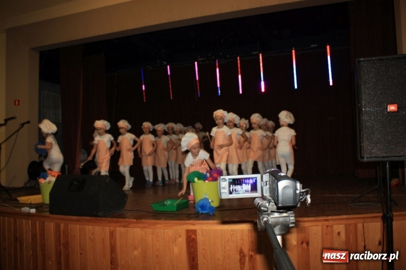 Zdjęcie w galerii na portalu naszraciborz.pl: Najmłodsi artyści z gminy Krzanowice mieli dziś swój festiwal wiadomości z regionu