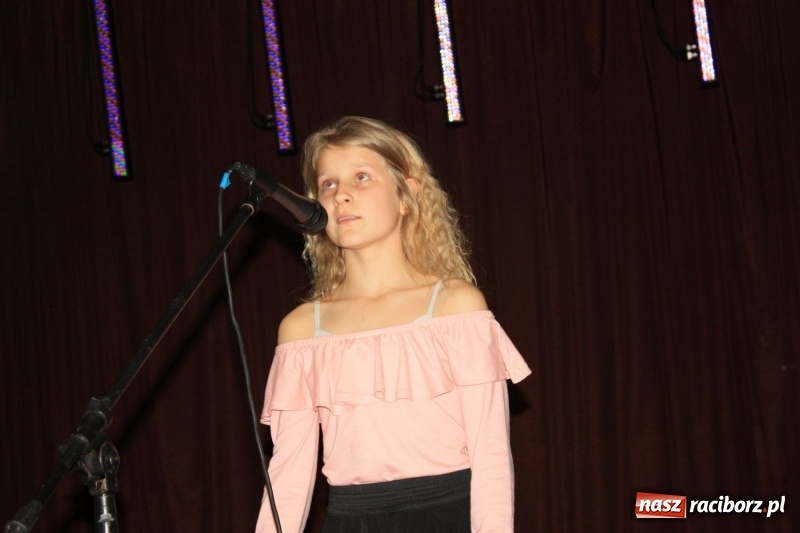 Zdjęcie w galerii na portalu naszraciborz.pl: Najmłodsi artyści z gminy Krzanowice mieli dziś swój festiwal wiadomości z regionu