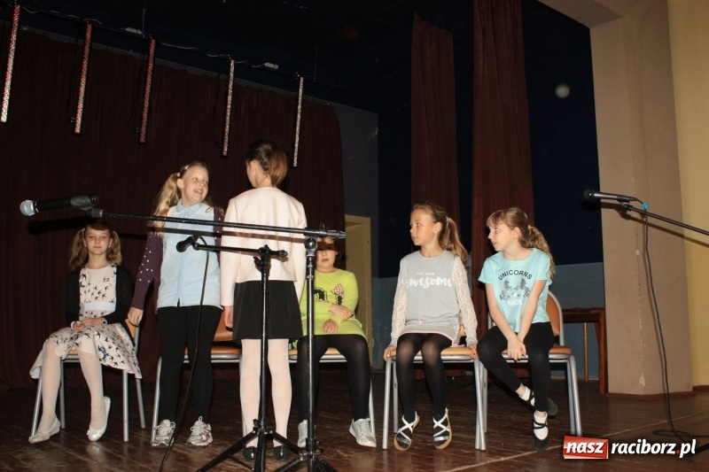 Zdjęcie w galerii na portalu naszraciborz.pl: Najmłodsi artyści z gminy Krzanowice mieli dziś swój festiwal wiadomości z regionu