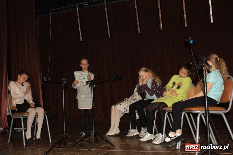 Zdjęcie w galerii na portalu naszraciborz.pl: Najmłodsi artyści z gminy Krzanowice mieli dziś swój festiwal wiadomości z regionu