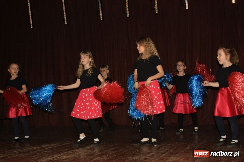 Zdjęcie w galerii na portalu naszraciborz.pl: Najmłodsi artyści z gminy Krzanowice mieli dziś swój festiwal wiadomości z regionu