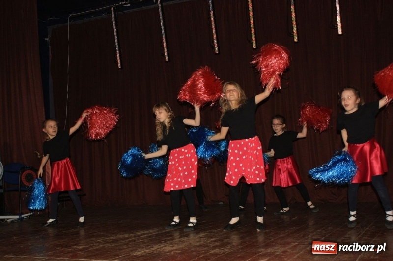 Zdjęcie w galerii na portalu naszraciborz.pl: Najmłodsi artyści z gminy Krzanowice mieli dziś swój festiwal wiadomości z regionu