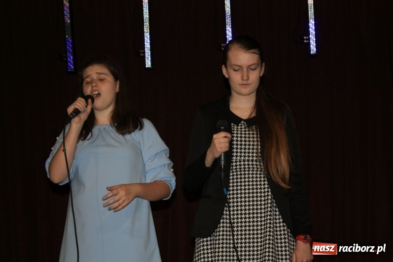 Zdjęcie w galerii na portalu naszraciborz.pl: Najmłodsi artyści z gminy Krzanowice mieli dziś swój festiwal wiadomości z regionu