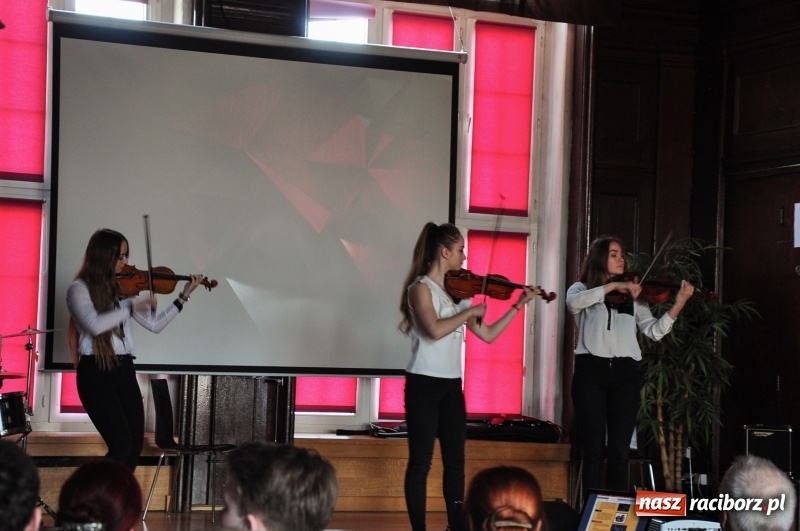 Zdjęcie w galerii na portalu naszraciborz.pl: Sympozjum Naukowe Biologów w 1 LO  wiadomości z regionu