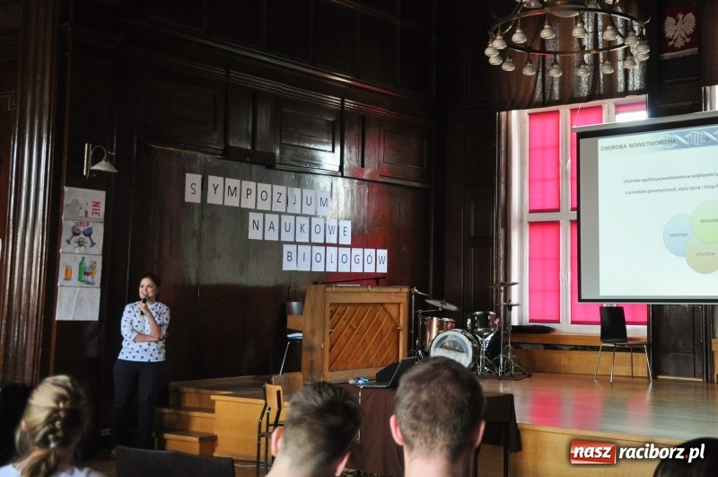 Zdjęcie w galerii na portalu naszraciborz.pl: Sympozjum Naukowe Biologów w 1 LO  wiadomości z regionu