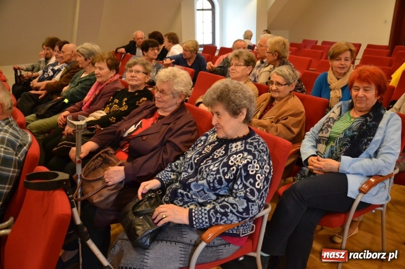 Zdjęcie w galerii na portalu naszraciborz.pl: Wiem, co podpisuję - spotkanie dla seniorów na Zamku Piastowskim wiadomości z regionu