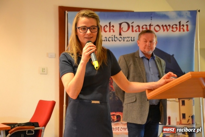 Zdjęcie w galerii na portalu naszraciborz.pl: Wiem, co podpisuję - spotkanie dla seniorów na Zamku Piastowskim wiadomości z regionu