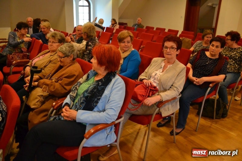 Zdjęcie w galerii na portalu naszraciborz.pl: Wiem, co podpisuję - spotkanie dla seniorów na Zamku Piastowskim wiadomości z regionu