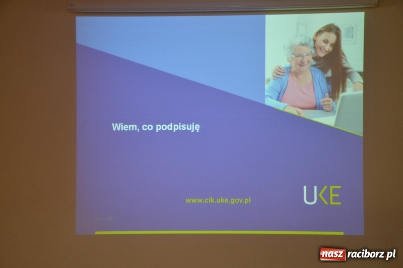 Zdjęcie w galerii na portalu naszraciborz.pl: Wiem, co podpisuję - spotkanie dla seniorów na Zamku Piastowskim wiadomości z regionu