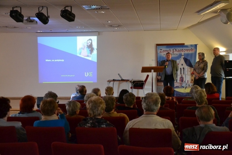 Zdjęcie w galerii na portalu naszraciborz.pl: Wiem, co podpisuję - spotkanie dla seniorów na Zamku Piastowskim wiadomości z regionu