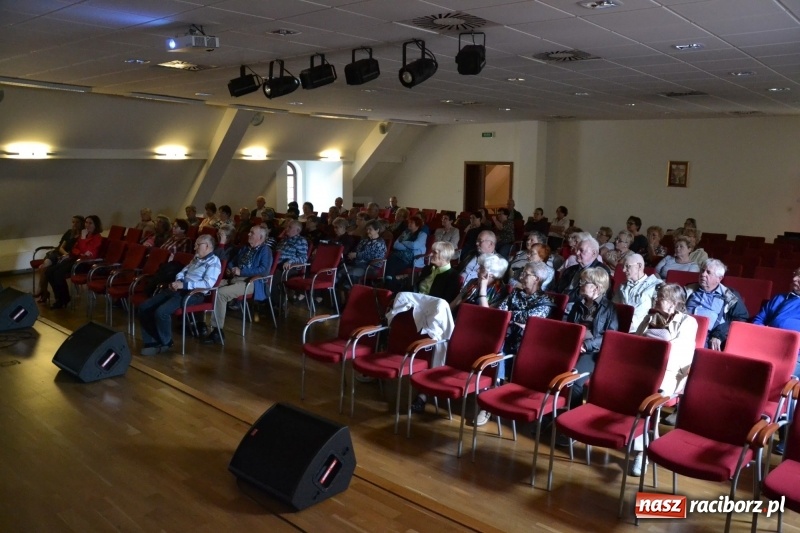 Zdjęcie w galerii na portalu naszraciborz.pl: Wiem, co podpisuję - spotkanie dla seniorów na Zamku Piastowskim wiadomości z regionu