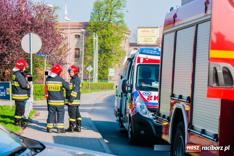 Zdjęcie w galerii na portalu naszraciborz.pl: Potrącenie pieszych przy Reymonta. Skończyło się na strachu  wiadomości z regionu
