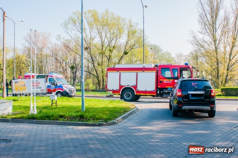 Zdjęcie w galerii na portalu naszraciborz.pl: Potrącenie pieszych przy Reymonta. Skończyło się na strachu  wiadomości z regionu