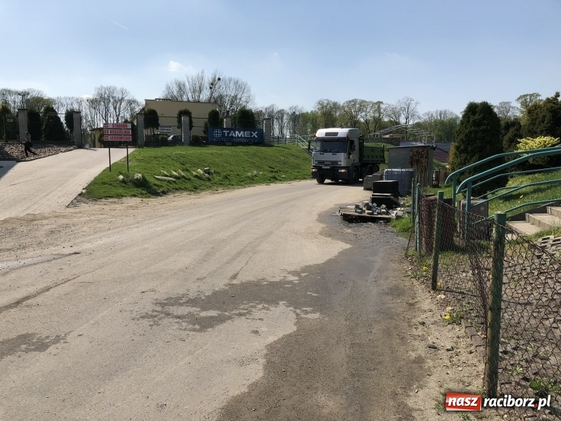 Zdjęcie w galerii na portalu naszraciborz.pl: Stadion przy Zamkowej nabiera kształtów. Magistrat chce sprowadzić na otwarcie Tomasza Majewskiego wiadomości z regionu