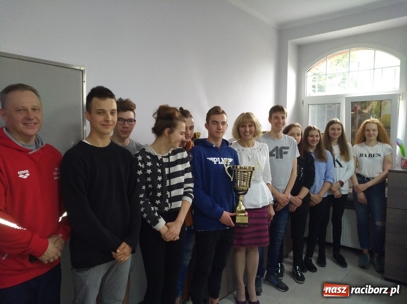 Zdjęcie w galerii na portalu naszraciborz.pl: Pływanie. Drugie miejsce Gimnazjum Mistrzostwa Sportowego w Raciborzu  wiadomości z regionu