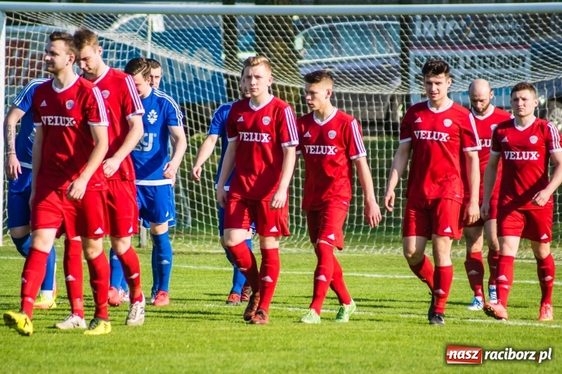 Zdjęcie w galerii na portalu naszraciborz.pl: Samobój ustawił mecz. Gaszowice z Pucharem Polski na szczeblu Podokręgu wiadomości z regionu