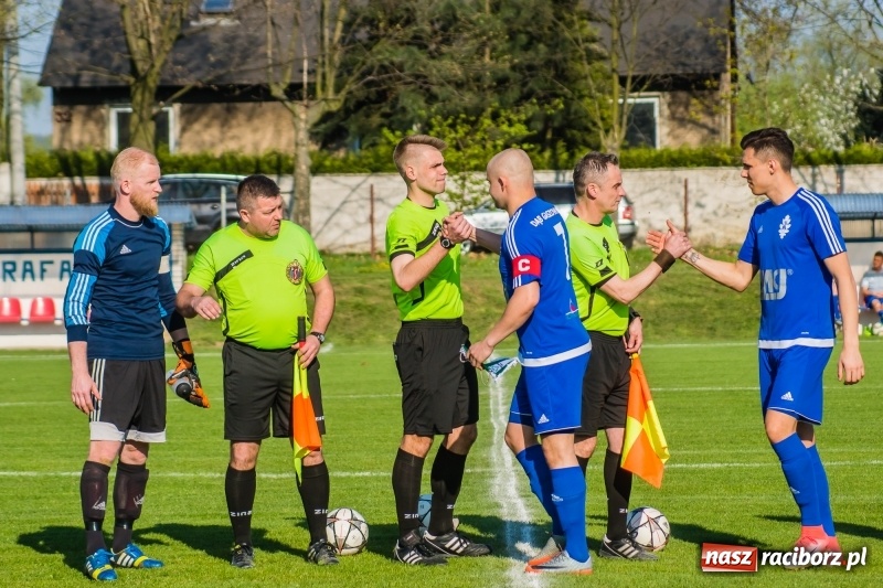 Zdjęcie w galerii na portalu naszraciborz.pl: Samobój ustawił mecz. Gaszowice z Pucharem Polski na szczeblu Podokręgu wiadomości z regionu
