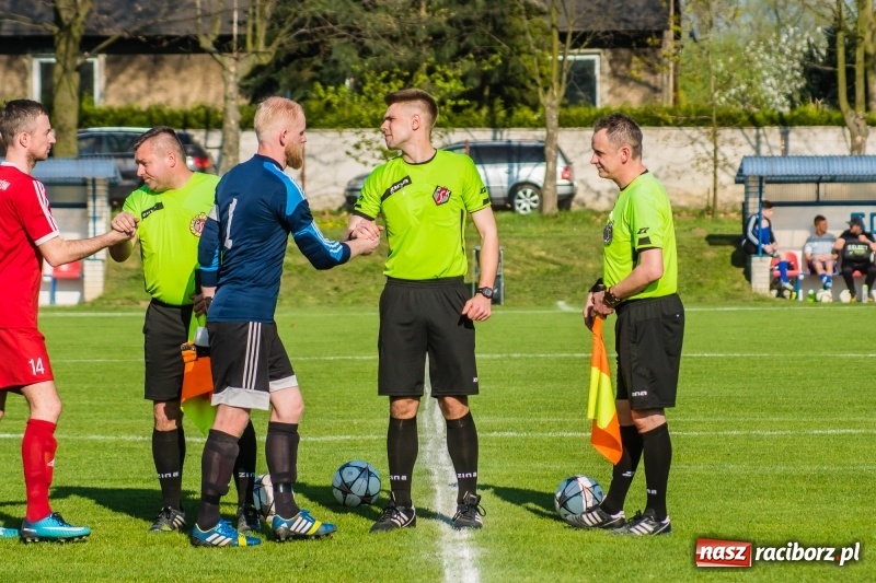 Zdjęcie w galerii na portalu naszraciborz.pl: Samobój ustawił mecz. Gaszowice z Pucharem Polski na szczeblu Podokręgu wiadomości z regionu