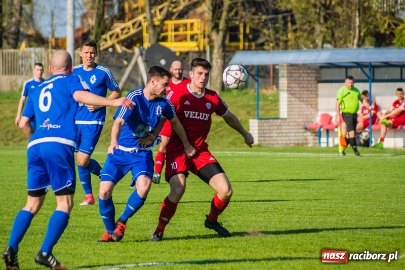 Zdjęcie w galerii na portalu naszraciborz.pl: Samobój ustawił mecz. Gaszowice z Pucharem Polski na szczeblu Podokręgu wiadomości z regionu