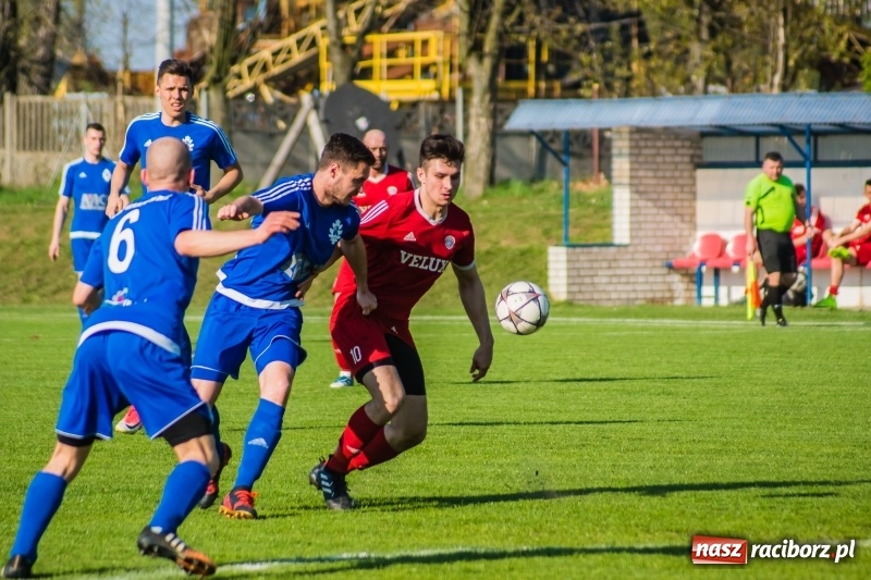 Zdjęcie w galerii na portalu naszraciborz.pl: Samobój ustawił mecz. Gaszowice z Pucharem Polski na szczeblu Podokręgu wiadomości z regionu