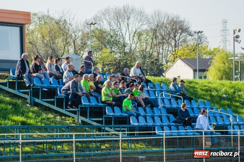 Zdjęcie w galerii na portalu naszraciborz.pl: Samobój ustawił mecz. Gaszowice z Pucharem Polski na szczeblu Podokręgu wiadomości z regionu