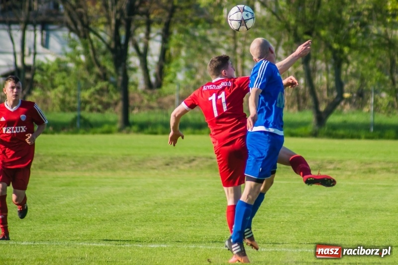 Zdjęcie w galerii na portalu naszraciborz.pl: Samobój ustawił mecz. Gaszowice z Pucharem Polski na szczeblu Podokręgu wiadomości z regionu