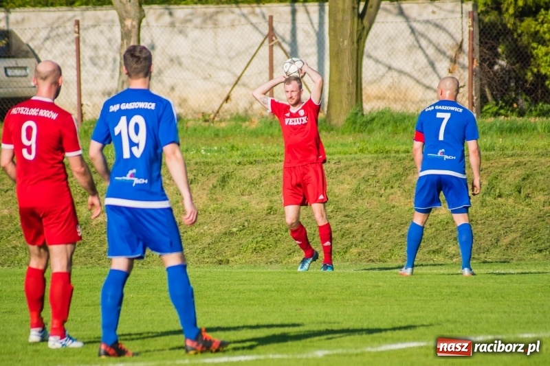 Zdjęcie w galerii na portalu naszraciborz.pl: Samobój ustawił mecz. Gaszowice z Pucharem Polski na szczeblu Podokręgu wiadomości z regionu