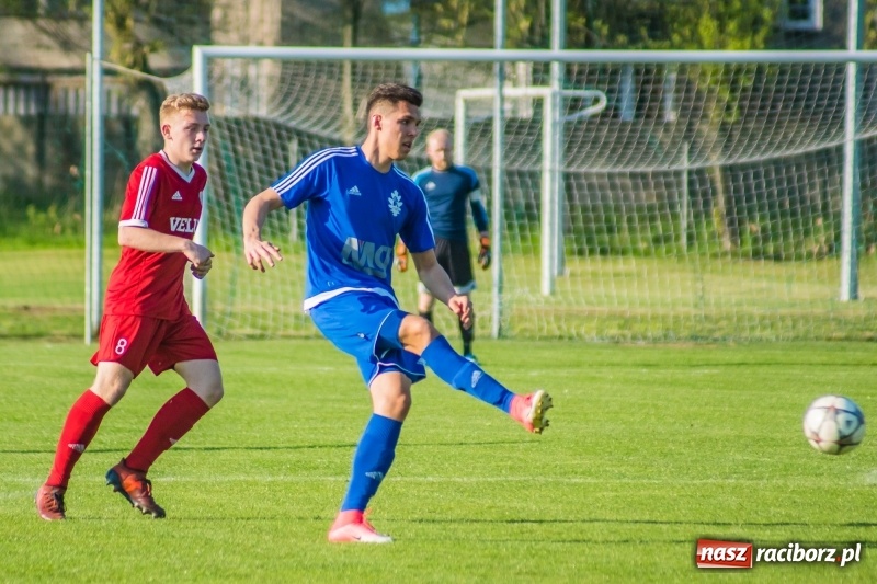Zdjęcie w galerii na portalu naszraciborz.pl: Samobój ustawił mecz. Gaszowice z Pucharem Polski na szczeblu Podokręgu wiadomości z regionu