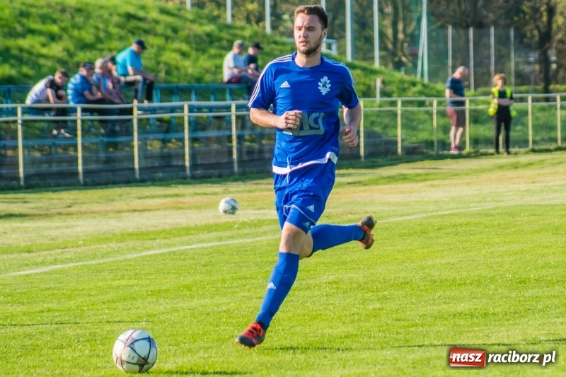 Zdjęcie w galerii na portalu naszraciborz.pl: Samobój ustawił mecz. Gaszowice z Pucharem Polski na szczeblu Podokręgu wiadomości z regionu